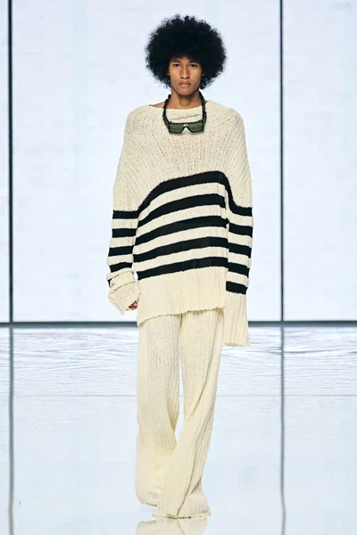 Look 17